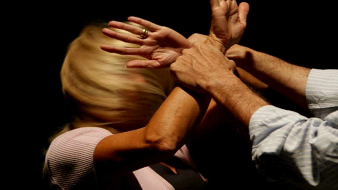 Priolo Gargallo (SR). Ennesima aggressione alla madre: arrestato per maltrattamenti in famiglia