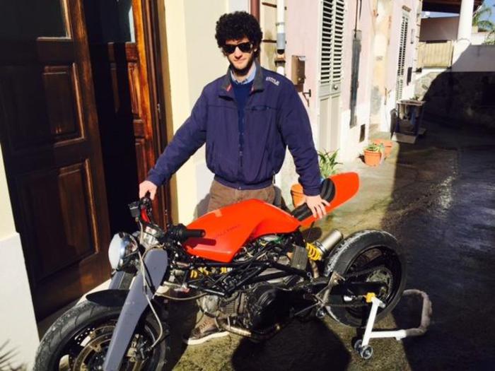 Costruisce una moto come tesi di laurea