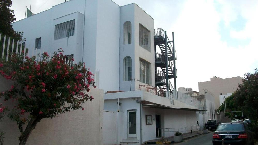 Libia, autobomba vicino ambasciata italiana a Tripoli, ‘era obiettivo’ Sicurezza fa fuggire i kamikaze. Farnesina, personale illeso