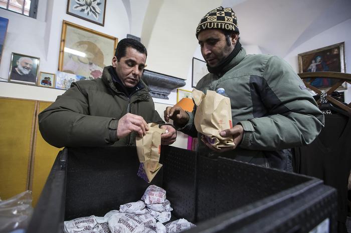 McDonald’s a San Pietro offre pasti ai clochard Iniziativa con collaborazione Elemosineria Apostolica