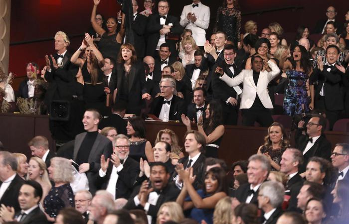 Oscar, serata con storica gaffe. Sei premi a La La Land. Moonlight miglior film dopo ‘scambio’Guarda il Video