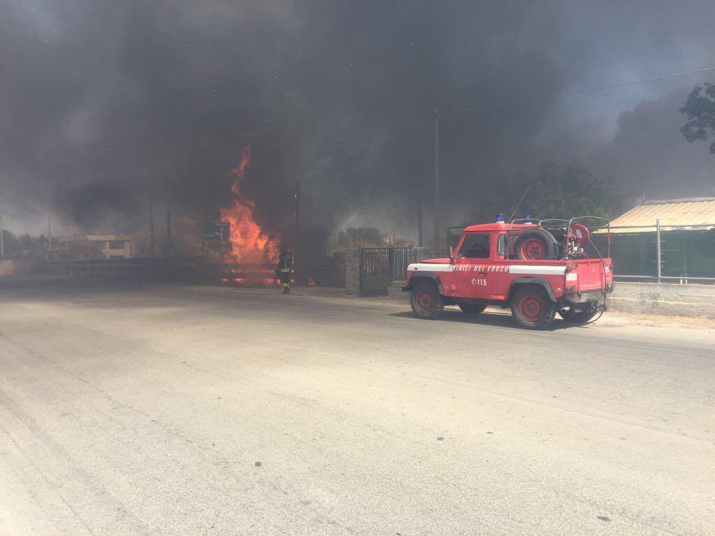 Incendio a Priolo causa disagi e disservizi: internet fuori uso e centralini in tilt