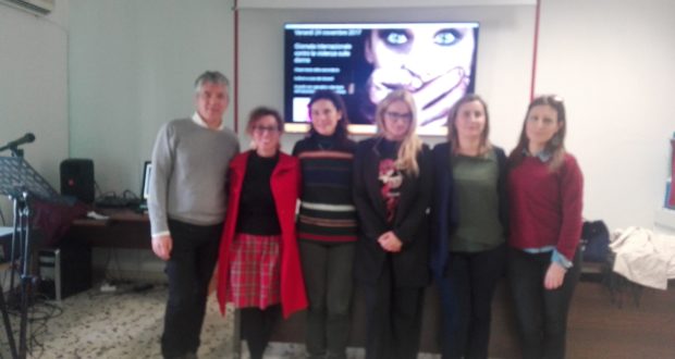 Semaforo rosa, una marcia per dire no alla violenza sulle donne