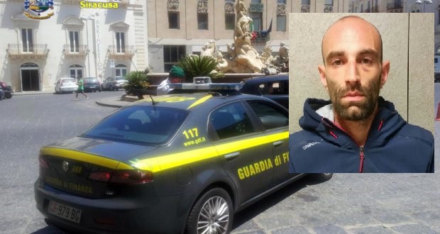 Tentano di rubare un’autoradio durante la processione: acciuffati