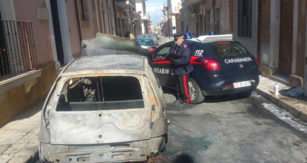 Pachino, in fiamme 3 automobili