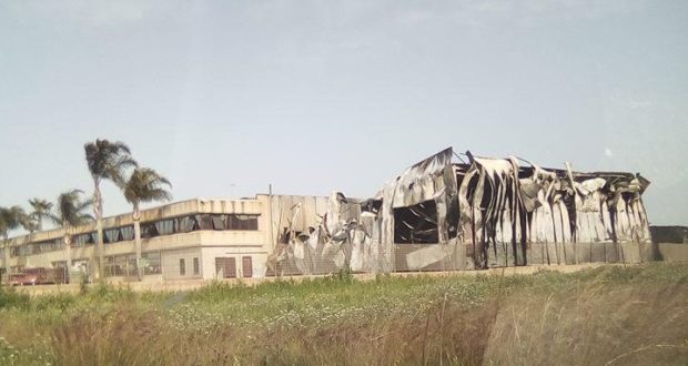 Pachino, incendio distrugge magazzino di un’azienda agricola