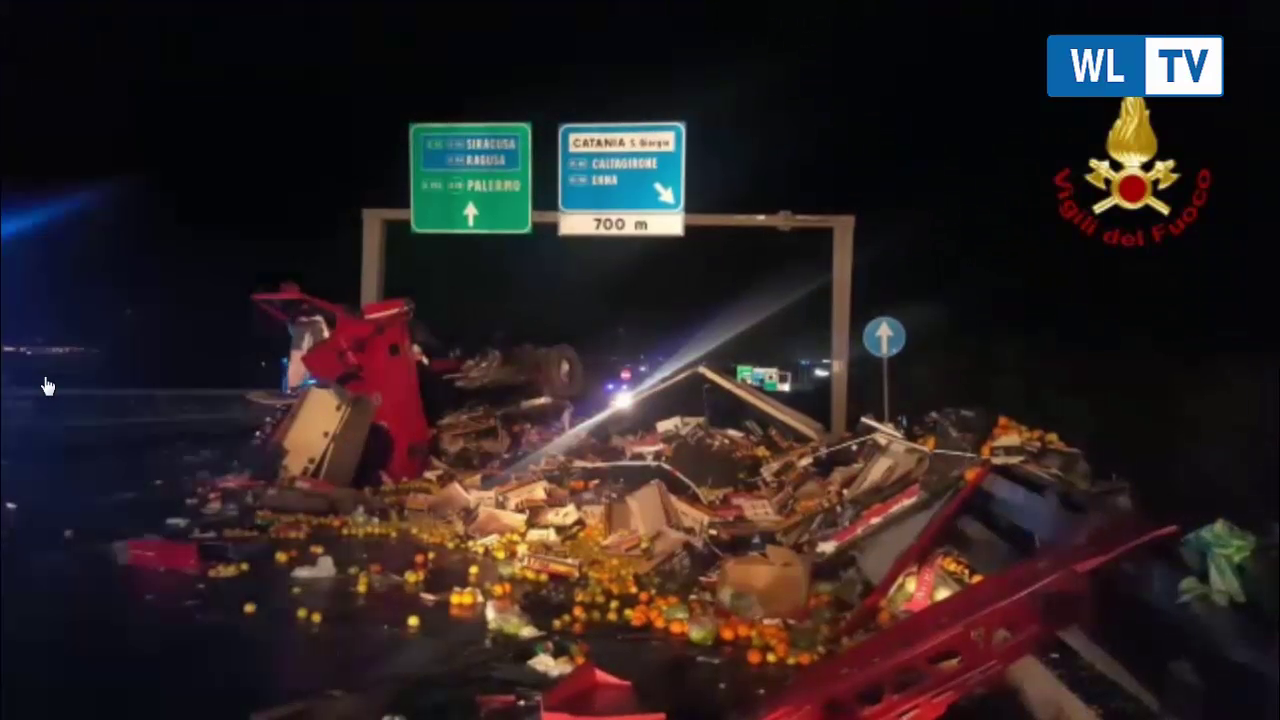 Camion si ribalta in Tangenziale -Guarda Il Video –