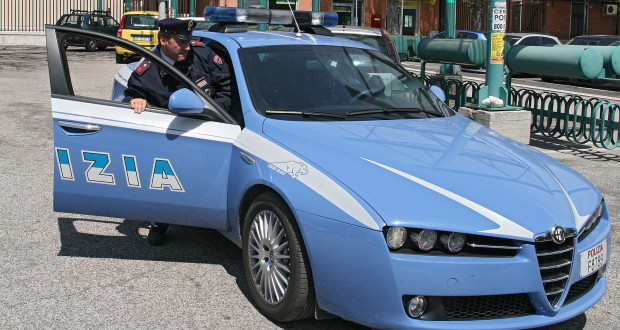 Trasportava in auto 261 grammi di cocaina: catanese in manette