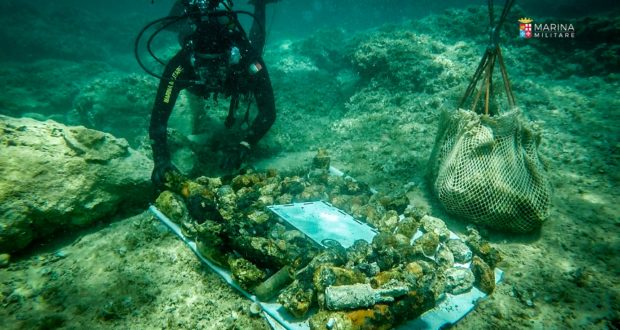 I palombari della Marina Militare bonificano i fondali di Cassibile