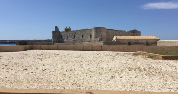 La Sovrintendenza: no all’utilizzo della spiaggetta del Maniace