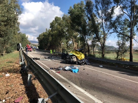 Padre e 2 figli vittime incidente Scontro auto-mezzo pesante, ferito conducente tir