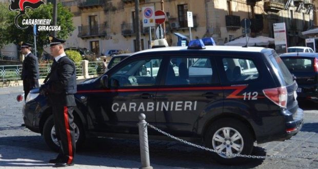 Avola: violenza su minore, arrestato il vicino di casa