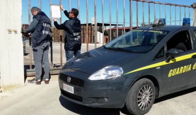 Rosolini, sequestrata un’azienda di bancali in legno: scoperto smaltimento illegale