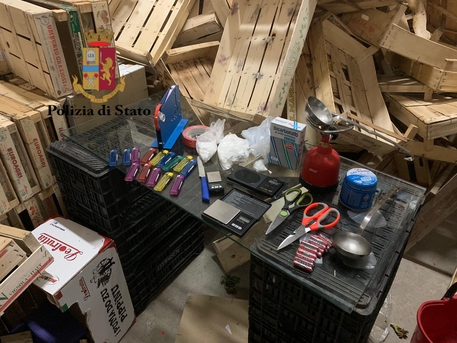 Scoperto a Palermo un laboratorio artigianale per la produzione di crack