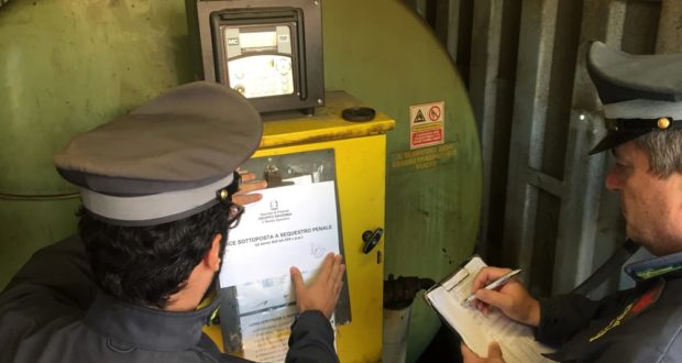 Augusta,  sequestrato deposito di carburanti