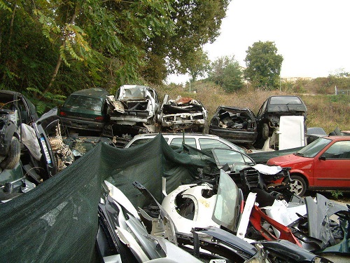 Siracusa, smaltimento illecito di rifiuti speciali: denunciato titolare di una carrozzeria