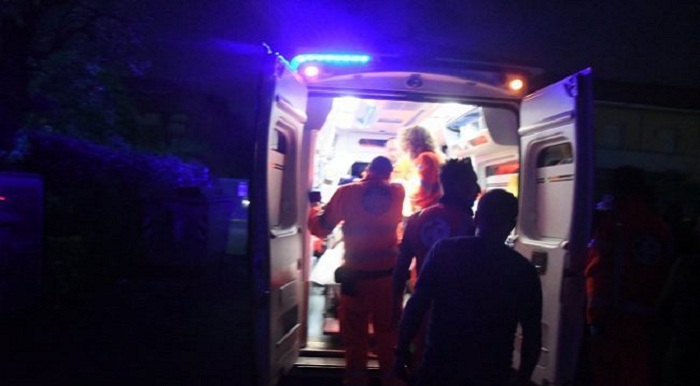 Scontro auto-scooter, gravi due diciassettenni