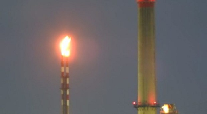 Priolo, Petrolchimico: arrivano le denunce per l’inquinamento provocato dalle torce accese, il fumo e la puzza
