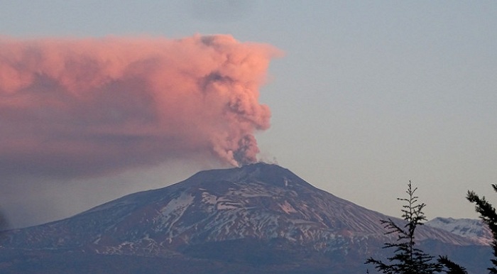Etna – Tremore del vulcano in crescita, allerta arancione per il volo
