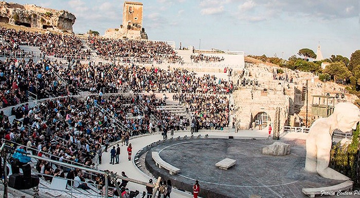 Teatro: Siracusa riparte platea sul palco e artisti in cavea