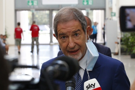 Migranti: Musumeci, altri 58 positivi a Lampedusa