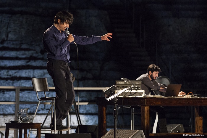 Aiace al Teatro Greco di Siracusa Pubblico in piedi per Luigi Lo Cascio e G.U.P. Alcaro