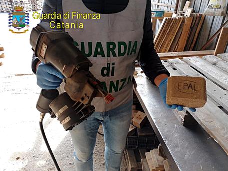 Catania, Gdf: sequestrati 8.000 pallet con marchi falsificati