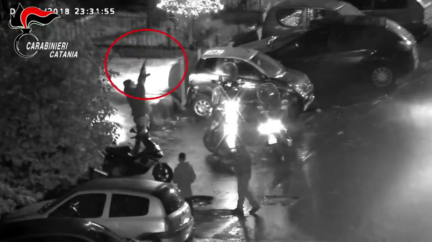 Catania, sgominano 12 piazze di spaccio: operazione dei carabinieri nella ‘roccaforte’ del traffico legato a Cosa nostra (Video)