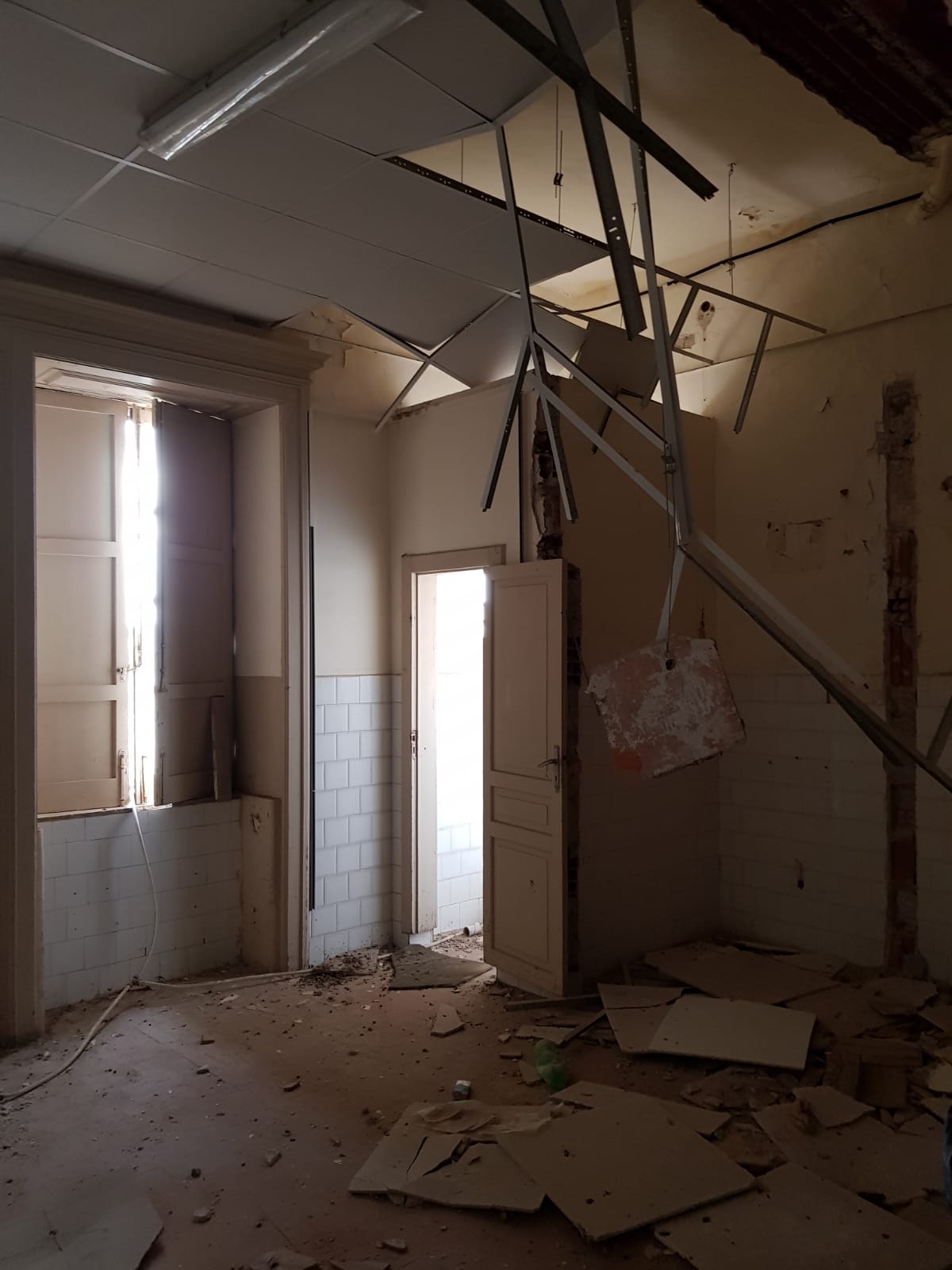 Siracusa Protagonista – Scuola di Via di Villa Ortisi, dopo sette anni e mezzo rimanere nel degrado più assoluto – Foto