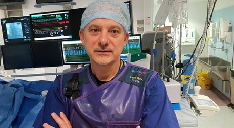 Covid – Medico palermitano vaccinato Gran Bretagna:  «Tutto ok, fatelo»