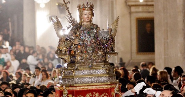 Sant’Agata: il giro interno e il canto delle Benedettine