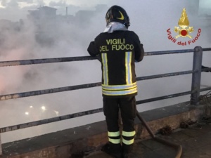 Bagheria- Incendio  cataste di legno - Video