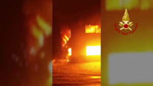 Cassano D'Adda - Incendio in un deposito di articoli di rubinetteria