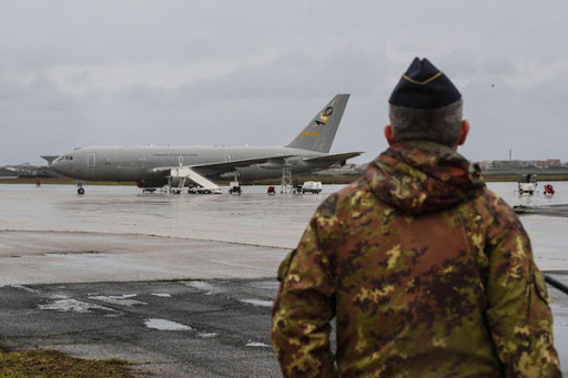 Vaccini: arrivate all’aeroporto militare di Pratica di Mare le prime dosi Astrazeneca