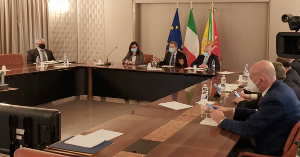 Petrolchimico di Siracusa, Musumeci: “Accanto a imprese per riconversione”