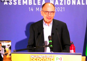 ASSEMBLEA DEL PD - 'Mi candido ma serve nuovo Pd, non un nuovo segretario' - Diretta