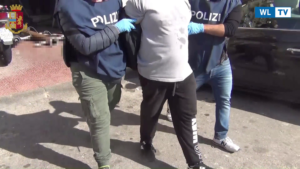 Siracusa - Armi nascoste nel condominio, blitz della polizia - Video