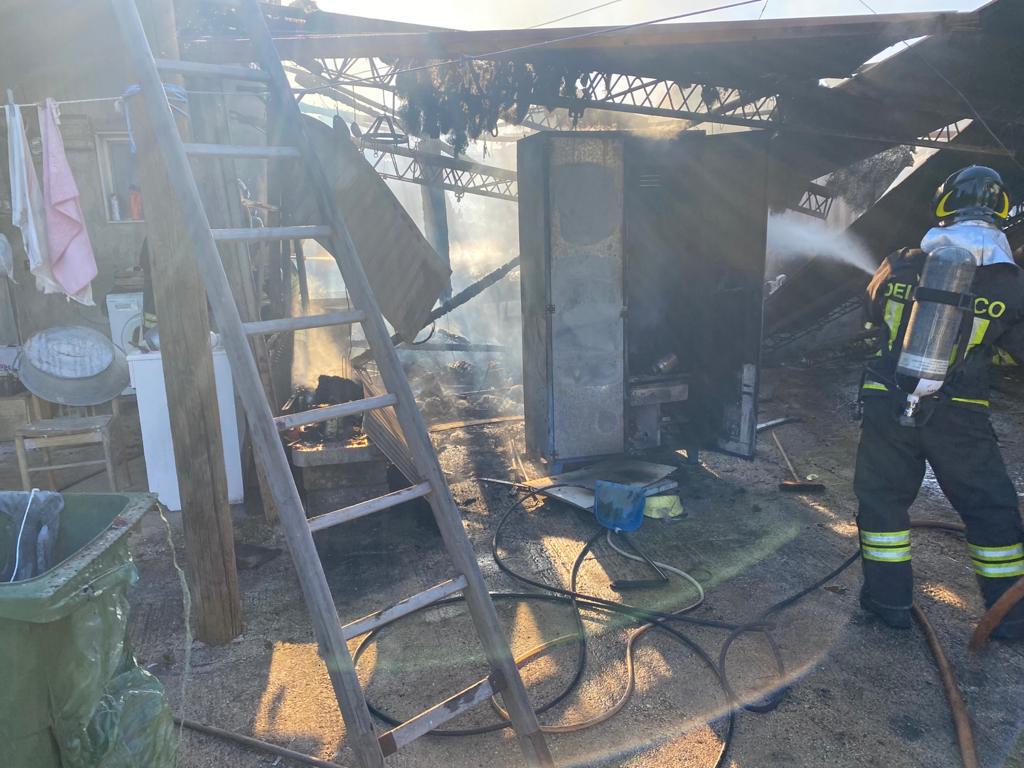 Priolo, in fiamme un abitazione in via Gramsci – Foto