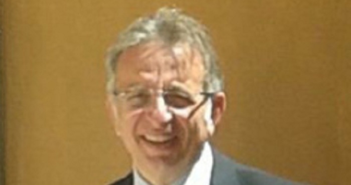 Vinciullo – Si autorizzino le farmacie alla somministrazione dei vaccini anticovid.