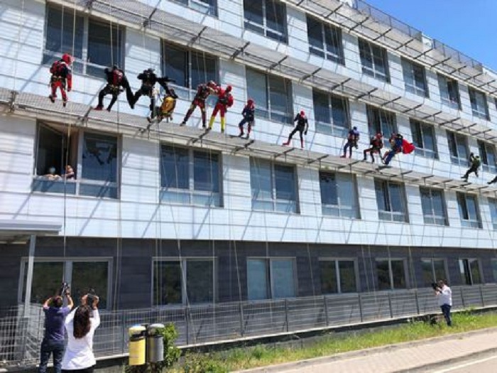 Covid: supereroi in visita all’ospedale S. Marco di Catania