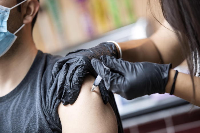 Vaccino, terza dose e privacy: i chiarimenti del garante