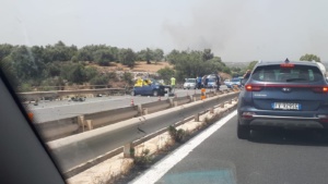 Scontro tra camion ed auto sulla Catania-Siracusa, un morto