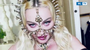 Madonna compie 63 anni mega party in Puglia per la pop star Con lei i figli, gli amici e il nuovo fidanzato Ahlamalik William, di 36 anni piu' piccolo