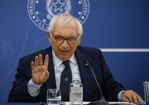 Scuola, Bianchi: "Per la prima volta il 13 settembre tutti i prof in cattedra" Il ministro dell'Istruzione in Commissione alla Camera: "Un impegno mantenuto"