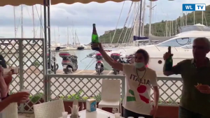 Paralimpiadi, Ambra Sabatini vince l'oro nei 100 metri: festa nel negozio della mamma all'Argentario