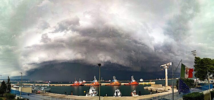 Augusta – Guardia Costiera soccorre imbarcazione al largo del Faro Santa Croce in località Sant’Elena