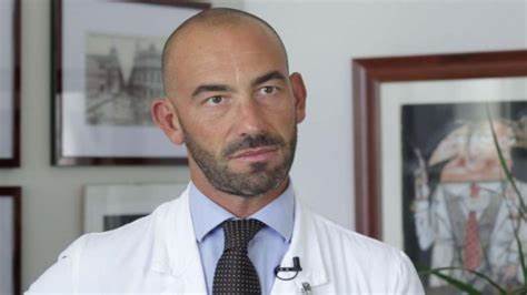Il Virologo Bassetti: “L’Italia non è pronta ad avere il green pass, va modificato”