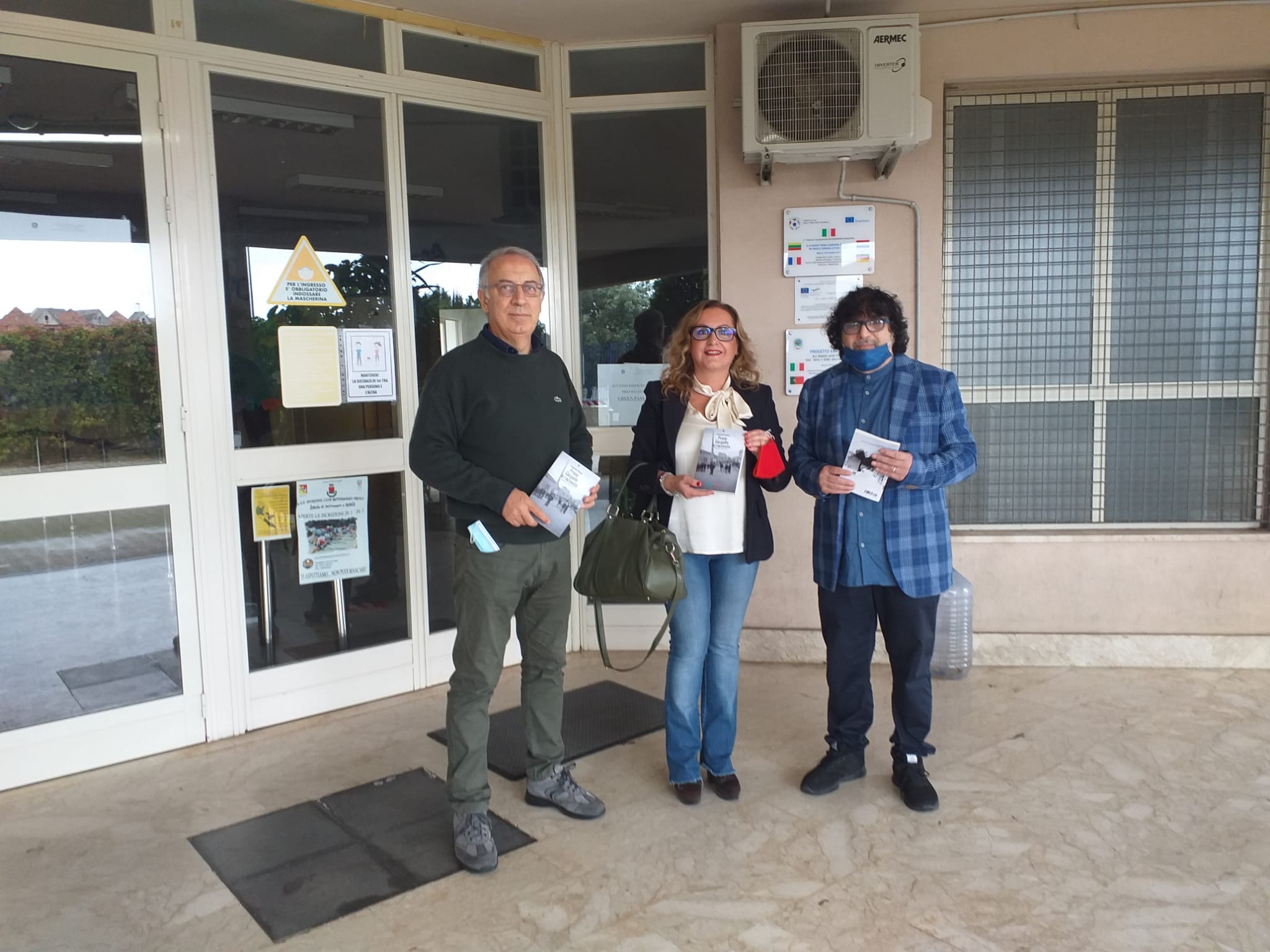 A&A e WLTV donano 680 volumi di “Priolo si racconta” agli studenti del Manzoni