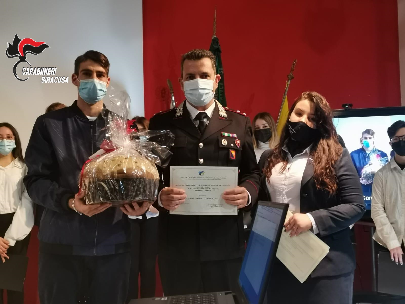 Avola: gli studenti del “Majorana” premiano i Carabinieri della compagnia di Noto