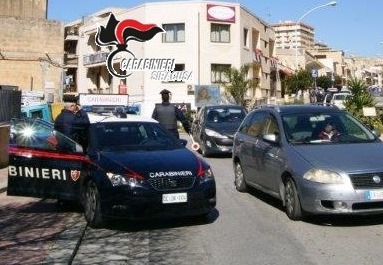 Noto – Droga in casa: arrestati coppia di giovani